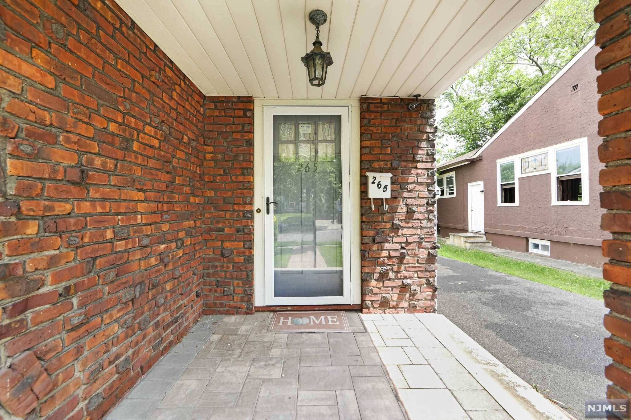 Teaneck, NJ 07666,265 Grayson PL