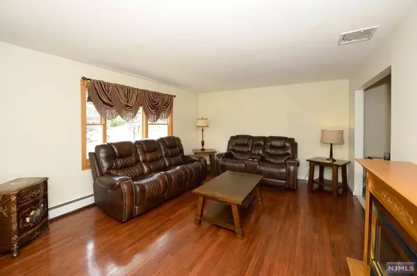 Butler Borough, NJ 07405,74 Outlook ST