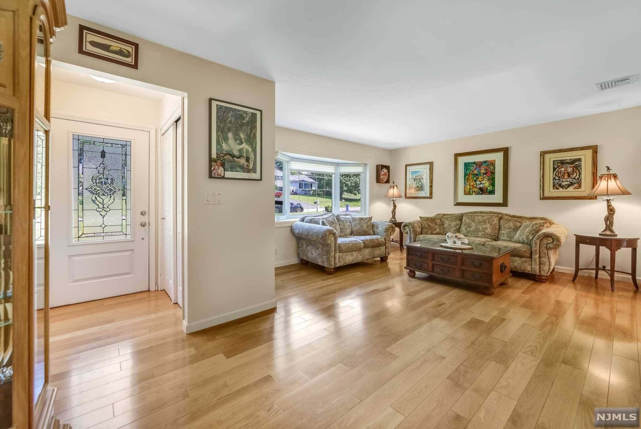 River Vale, NJ 07675,623 Doriskill CT