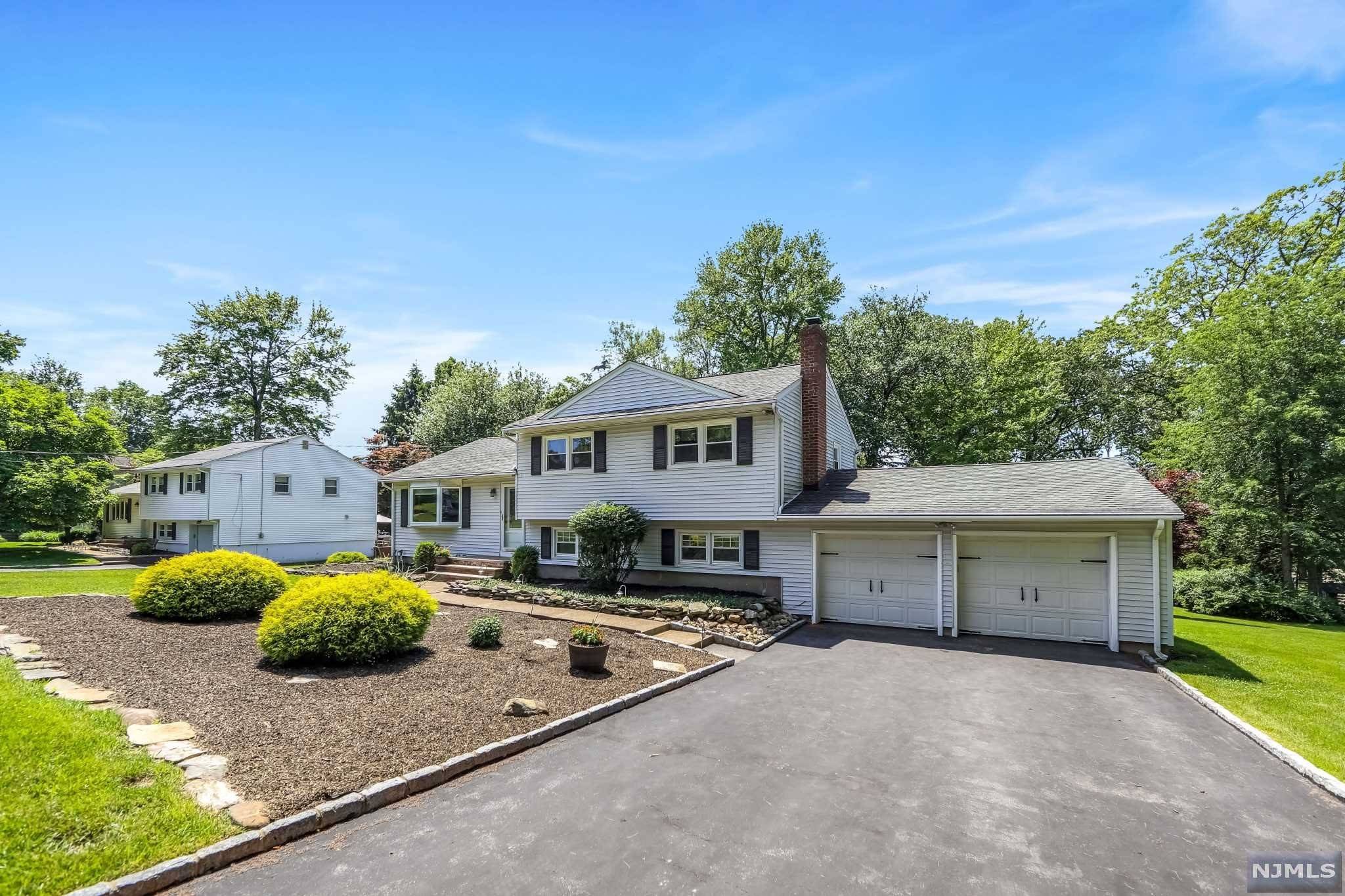 River Vale, NJ 07675,623 Doriskill CT
