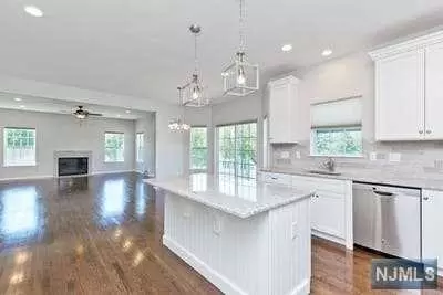 Union Twp, NJ 08867,22 glacier WAY