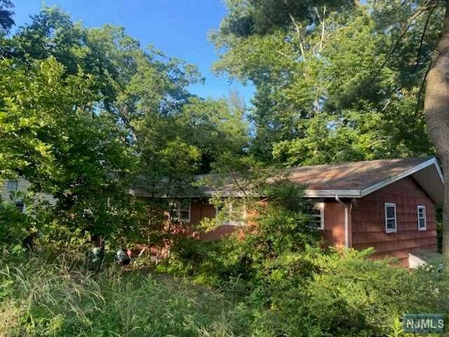 569 Overlook PL, Englewood, NJ 07631