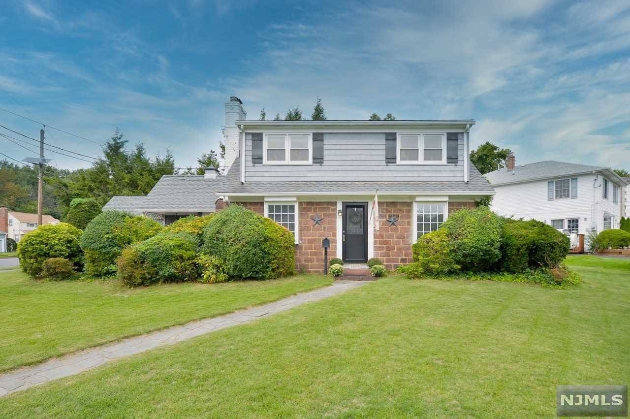16-04 Split Rock RD, Fair Lawn, NJ 07410