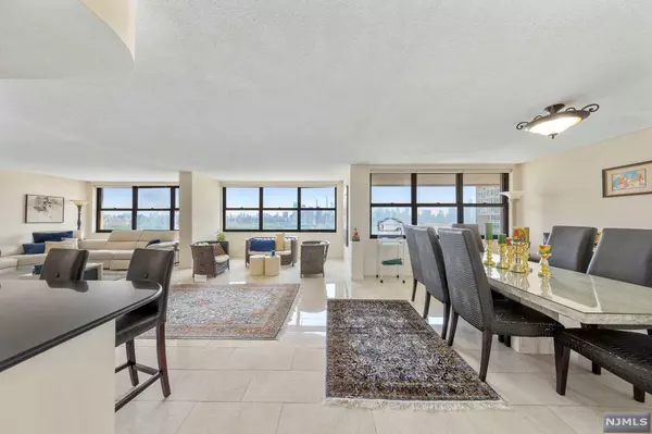 7004 Boulevard East #26 D/E, Guttenberg, NJ 07093