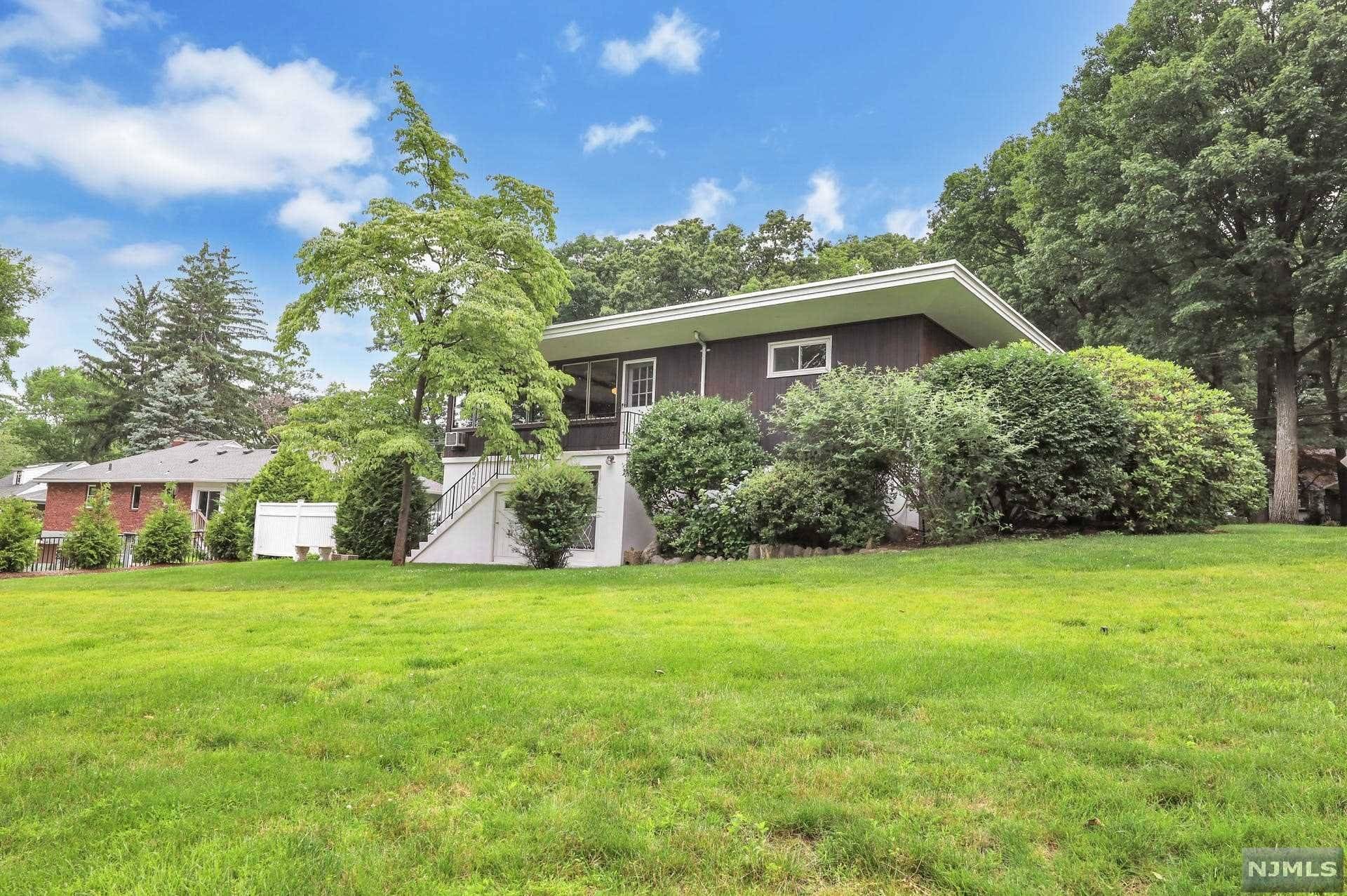 Park Ridge, NJ 07656,131 Fremont AVE