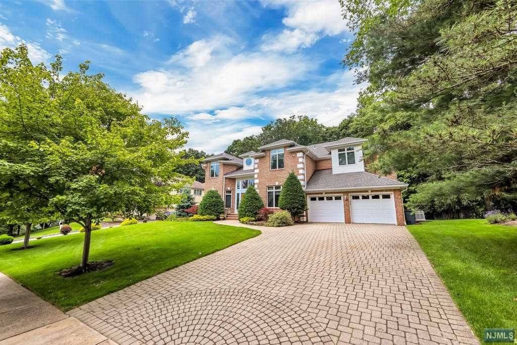 Closter, NJ 07624,41 Bowers LN