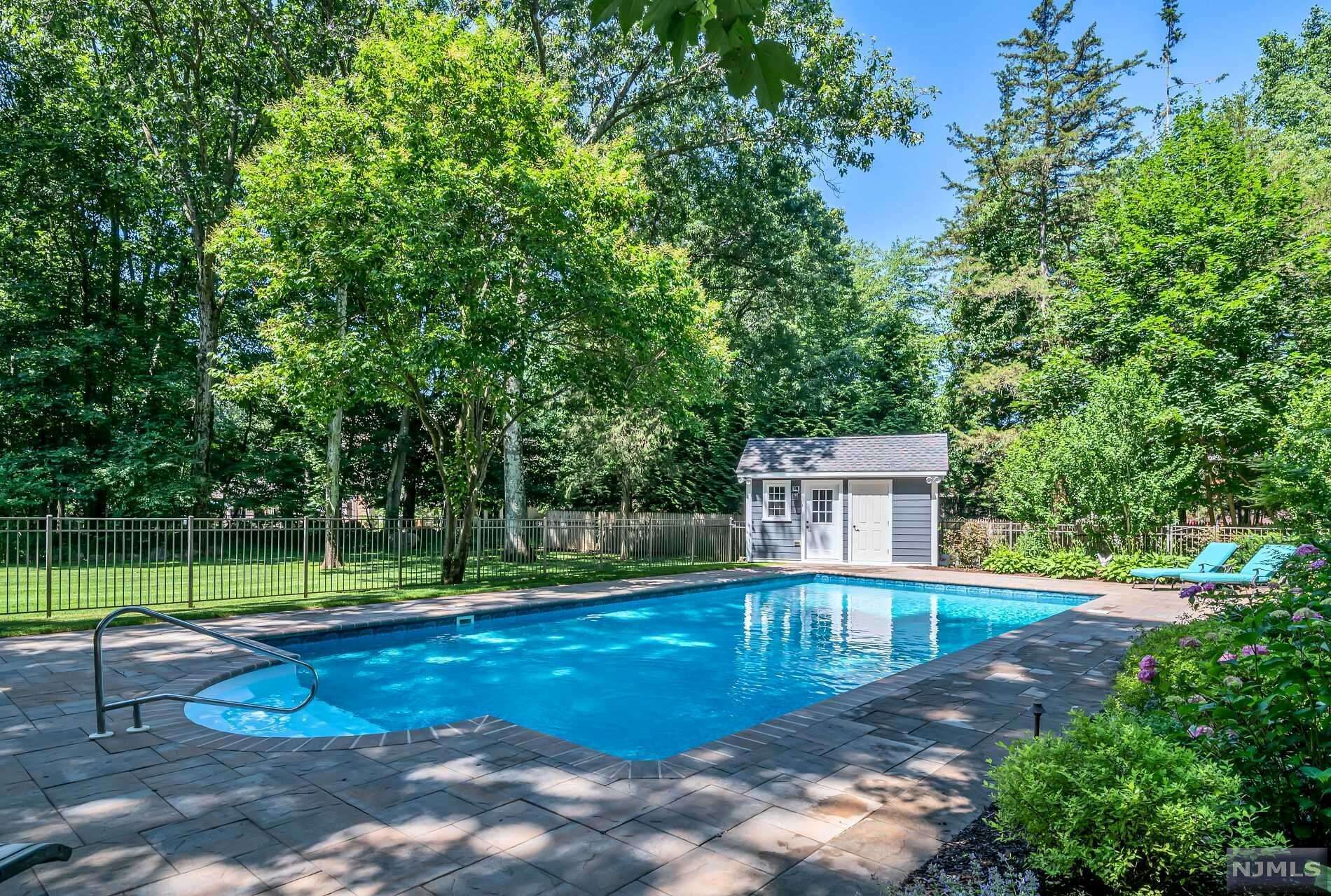 Franklin Lakes, NJ 07417,822 Colonial RD