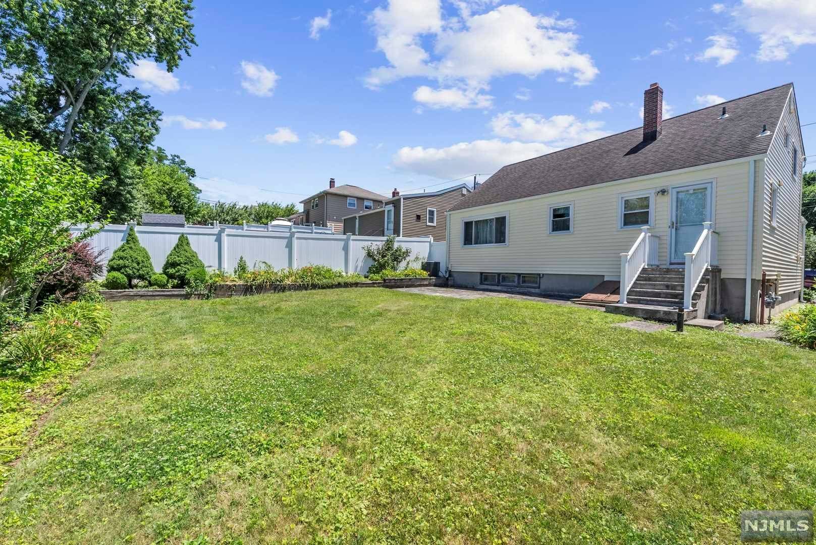 Belleville, NJ 07109,35 Crestwood AVE