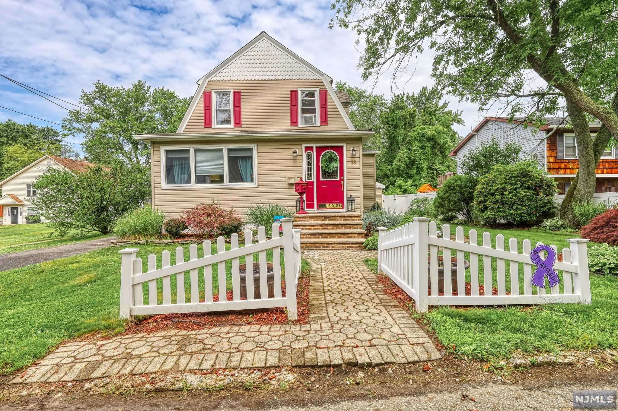 16 Grove ST, Wanaque, NJ 07465
