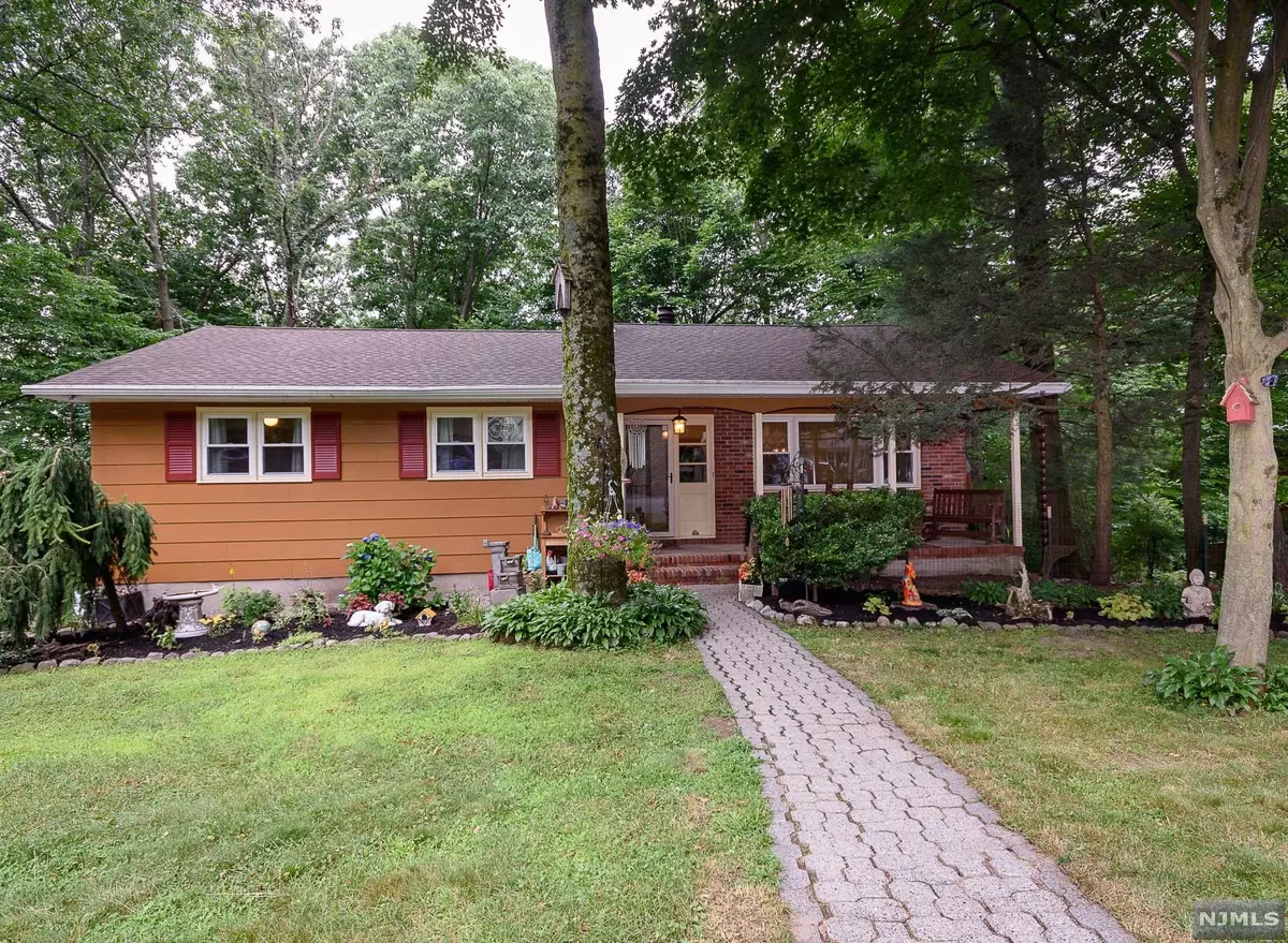 Ringwood, NJ 07456,18 Linnea PL