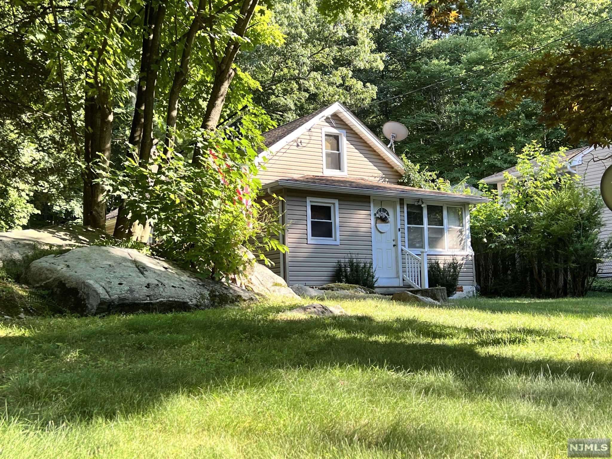 318 Union AVE, Bloomingdale, NJ 07403