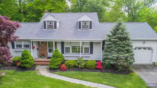 17 Stonybrook RD, West Caldwell, NJ 07006