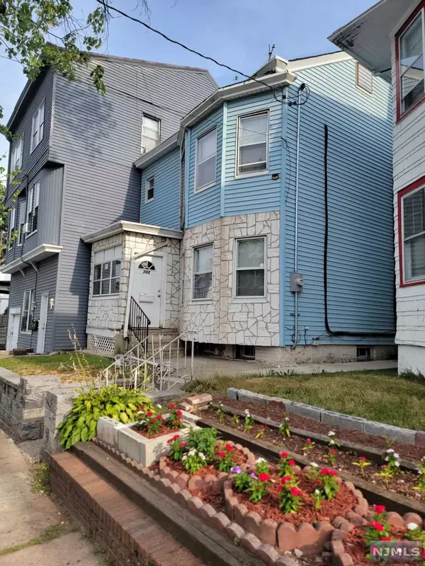 Paterson, NJ 07504,722 14th AVE