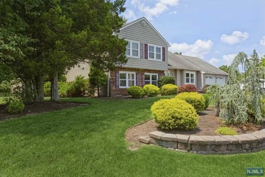 25 Windsor WAY, East Hanover Twp, NJ 07936