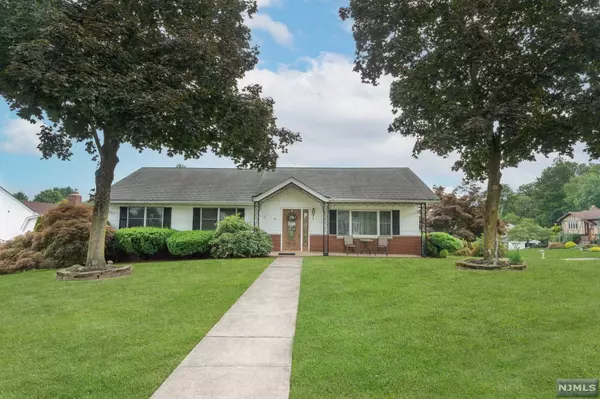 5 Marian LN, Montville Township, NJ 07082