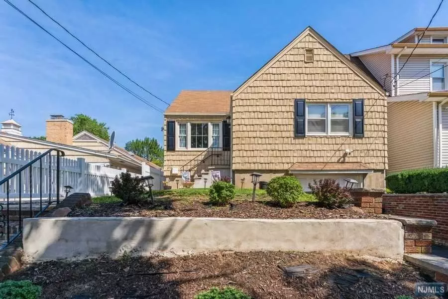 Clifton, NJ 07011,276 Washington AVE