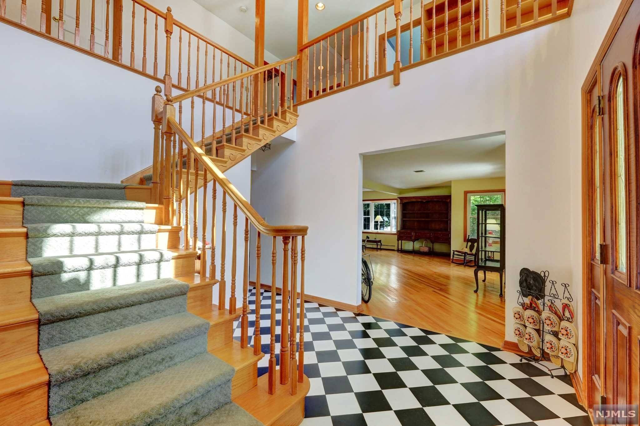 Park Ridge, NJ 07656,21 Mill RD