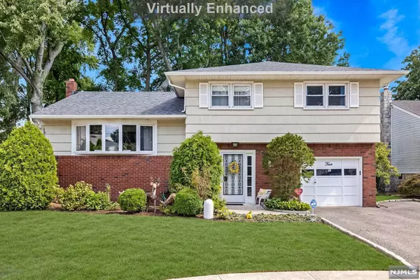 4 Hazley CT, Rochelle Park, NJ 07662