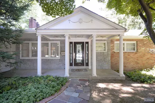 Closter, NJ 07624,734 Closter Dock RD