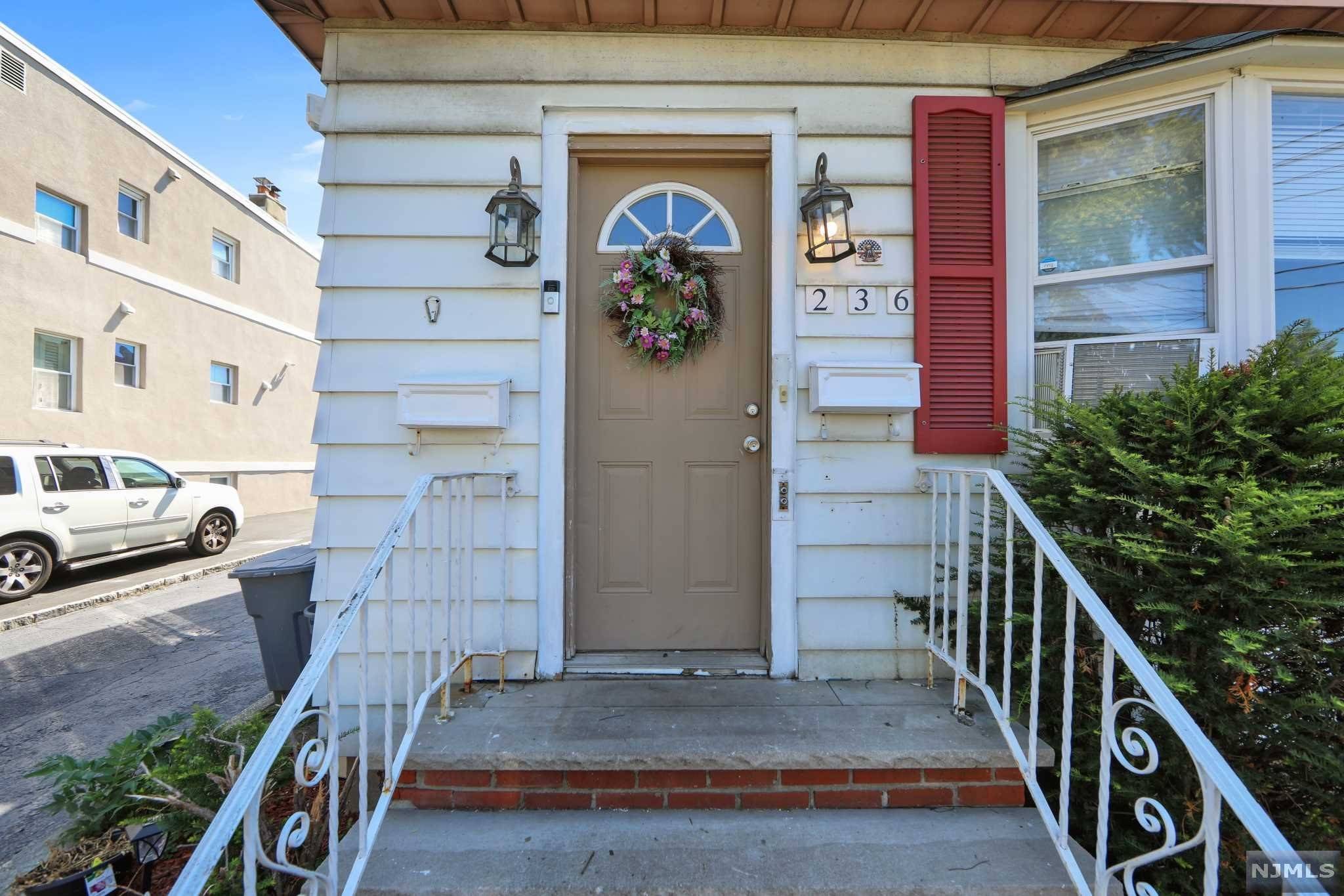 Lyndhurst, NJ 07071,236 Summit AVE