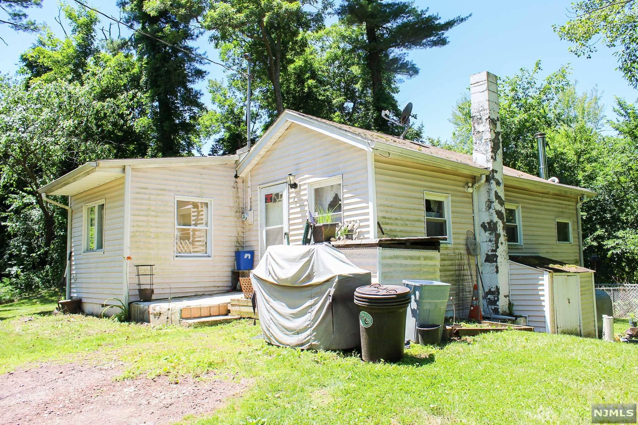 West Milford, NJ 07421,22 Florence RD