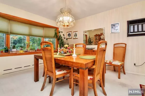 Cranford, NJ 07016,4 Nomahegan CT