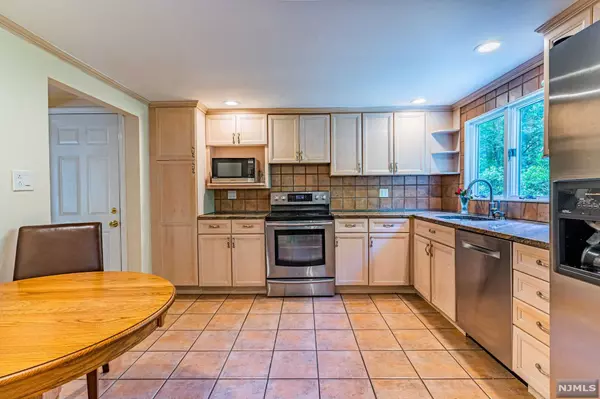 Mountain Lakes Boro, NJ 07046,15 Pollard RD