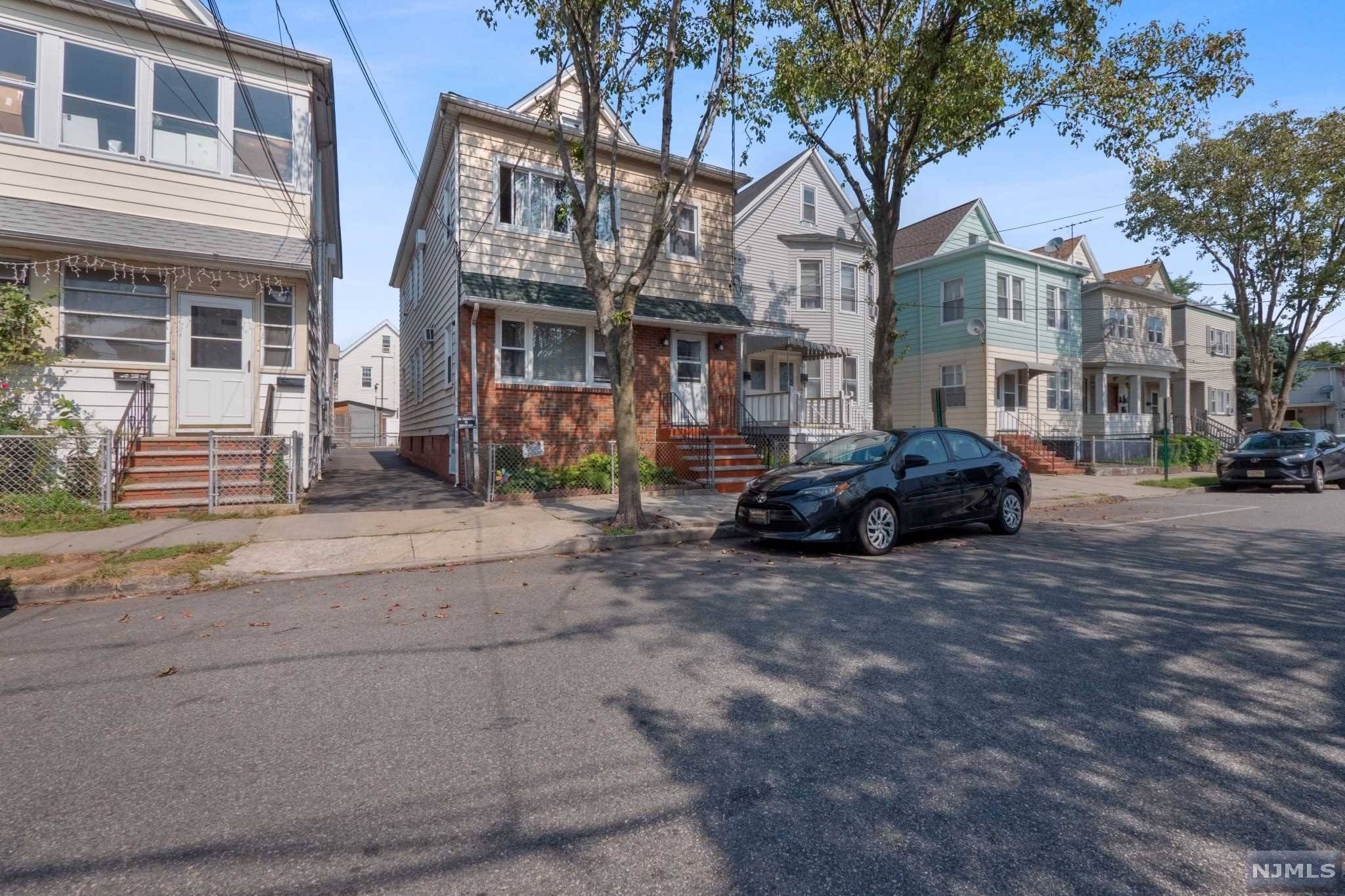 Clifton, NJ 07011,20 E Russell ST