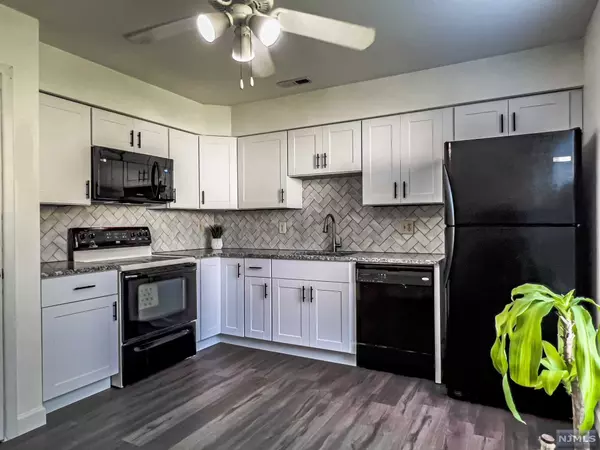 West Deptford, NJ 08051,607 Foxton CT