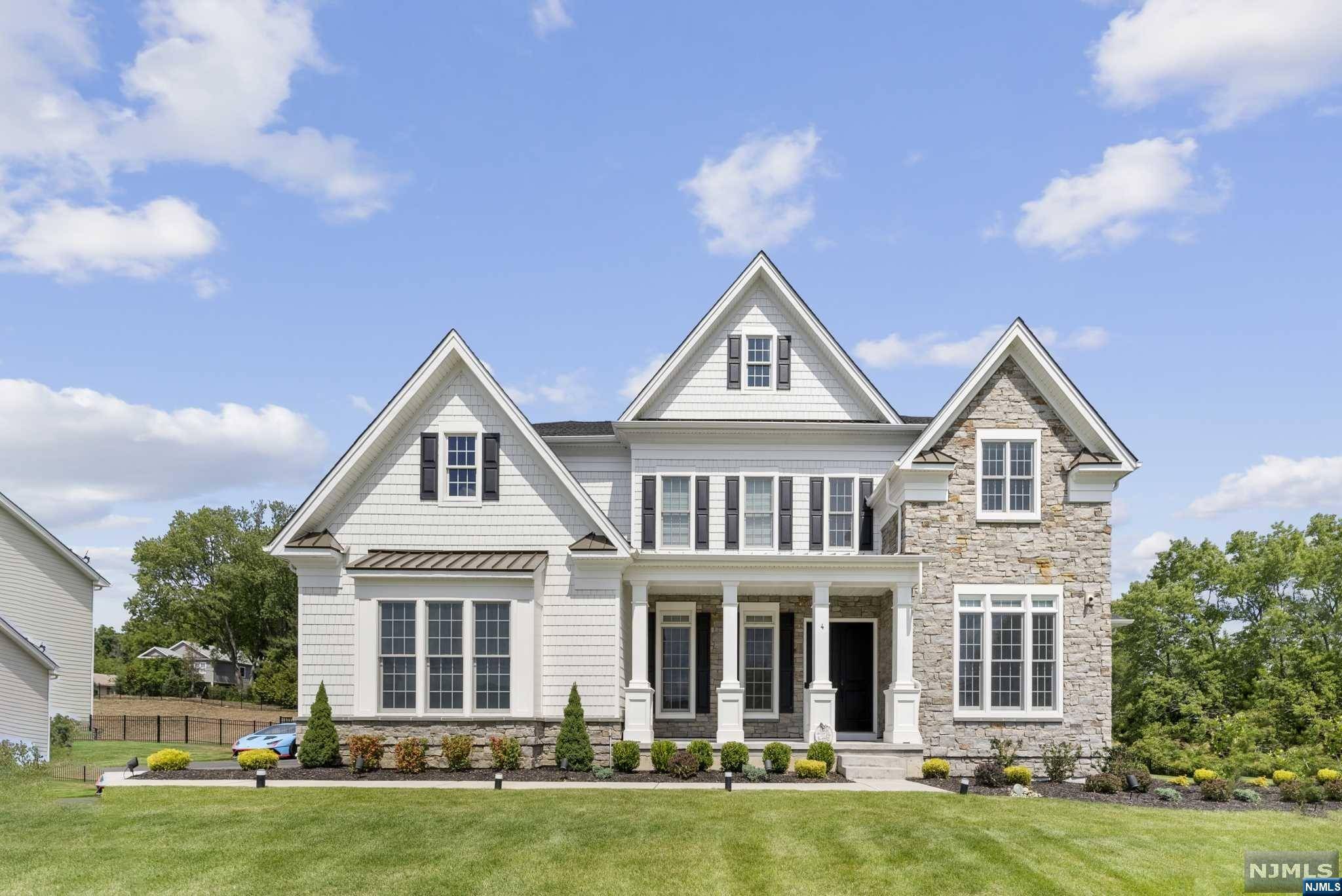4 Holmhill CIR, Franklin Lakes, NJ 07417