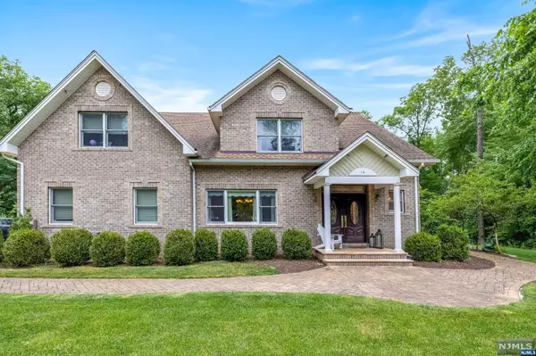 16 Aronow PL, Mahwah, NJ 07430