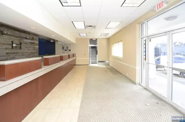 Ridgewood, NJ 07450,55 N Broad ST