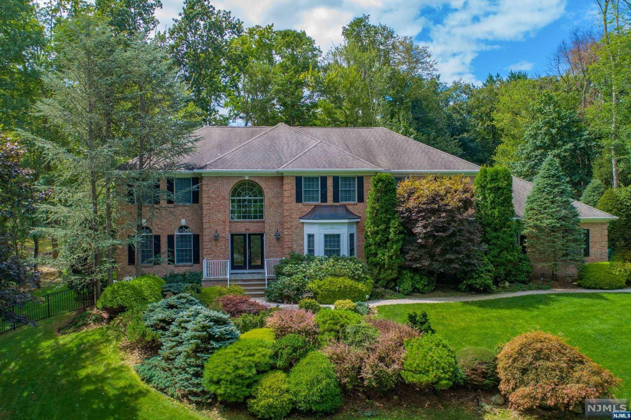 449 Devonshire DR, Franklin Lakes, NJ 07417