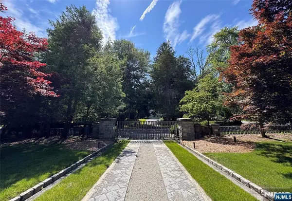 Saddle River, NJ 07458,64 Stony Ridge RD