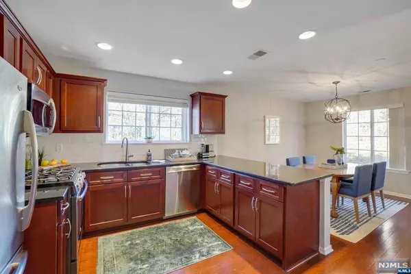 Chatham Township, NJ 07928,204 Riveredge DR