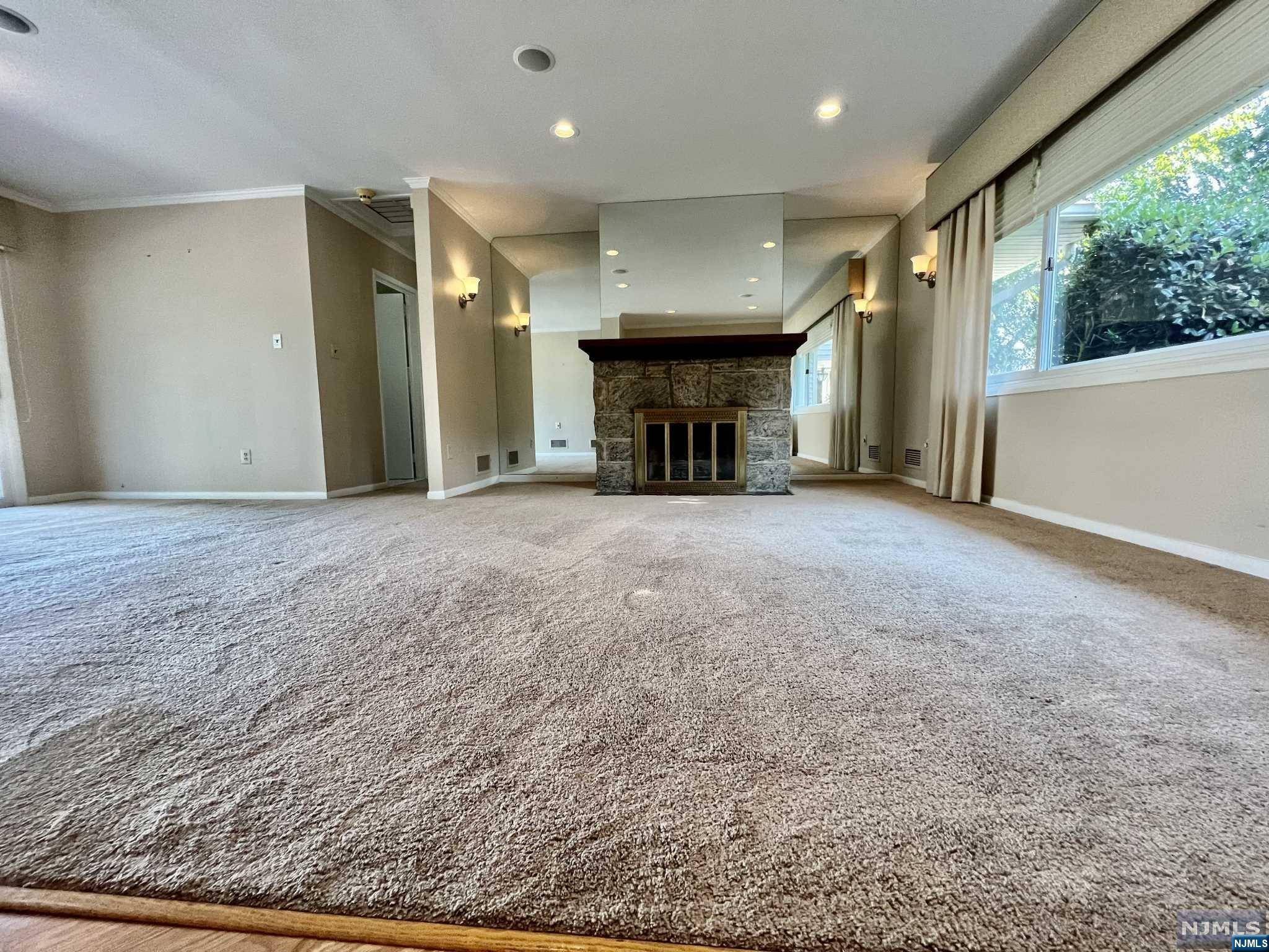 Oradell, NJ 07649,125 John ST