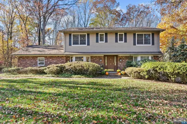 6 Penwood DR, Par-troy Hills Twp., NJ 07950