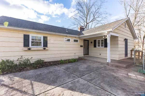 Allendale, NJ 07401,576 Brookside AVE