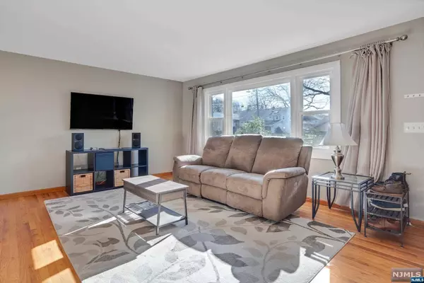 Edison, NJ 08820,82 Cedar ST