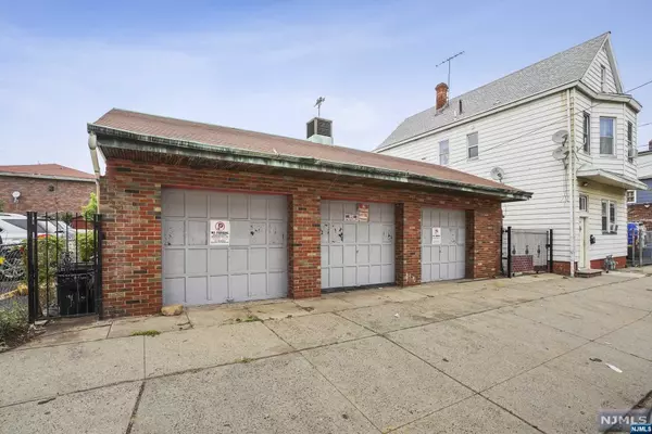 Clifton, NJ 07011,122 Highland AVE