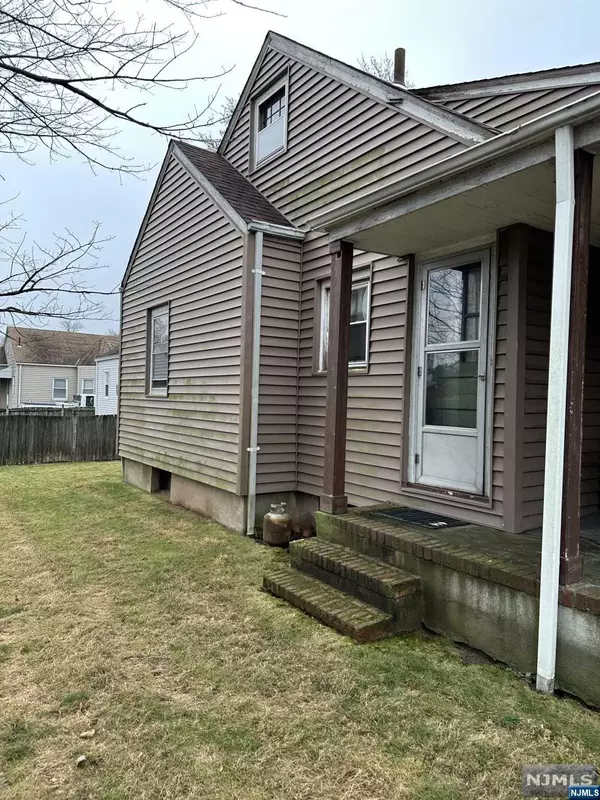 Dumont, NJ 07628,12 Lohmann PL