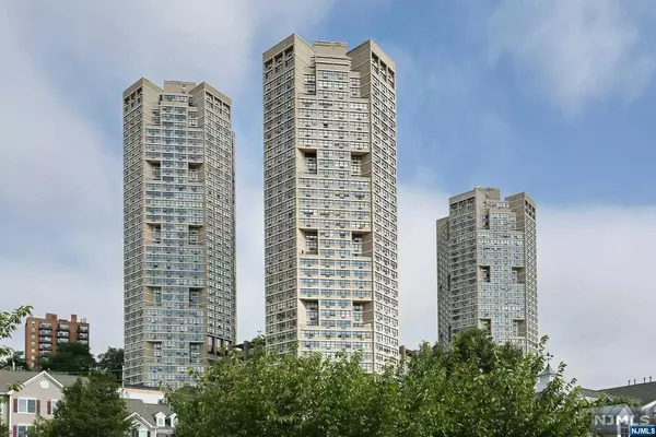 7000 Boulevard East #43A, Guttenberg, NJ 07093