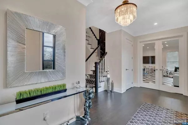 Ridgewood, NJ 07450,560 Upper BLVD