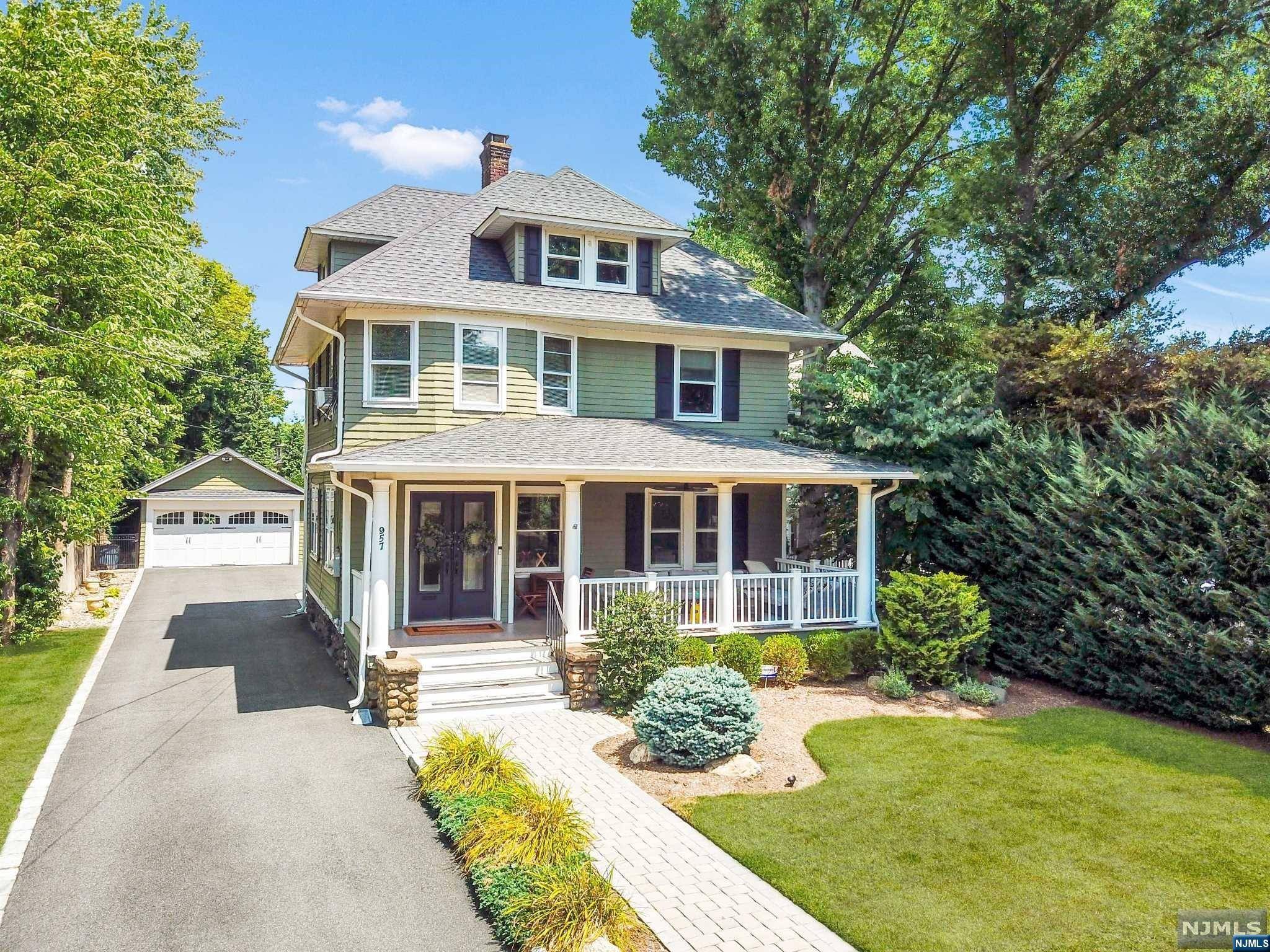 957 E Ridgewood AVE, Ridgewood, NJ 07450