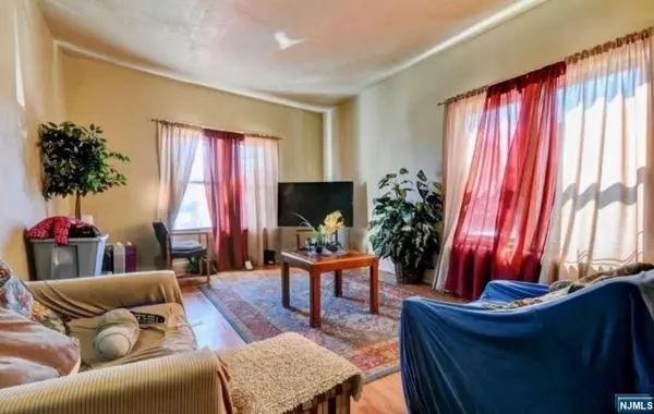 Plainfield, NJ 07062,1013 E 2nd ST