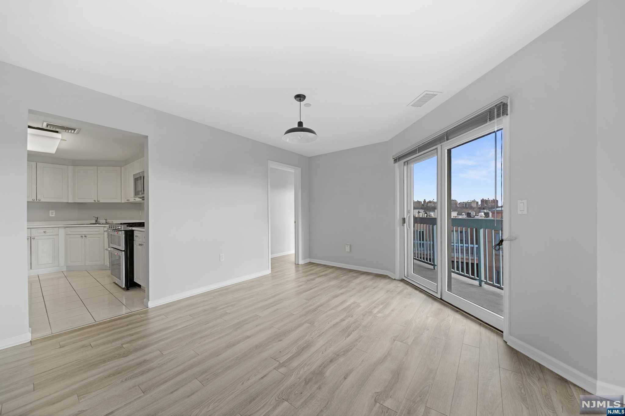 Edgewater, NJ 07020,503 Penn CT #503