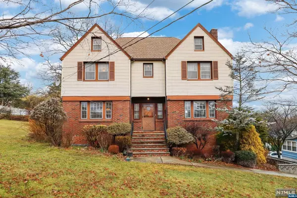 29 E Maple ST, Teaneck, NJ 07666