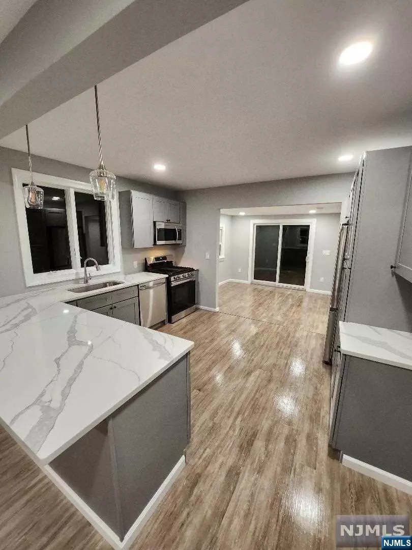 West Milford, NJ 07480,17 Grandview LN