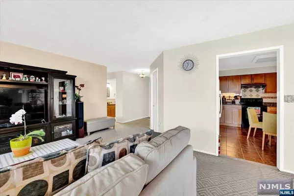 Secaucus, NJ 07094,1005 Harmon Cove Tower