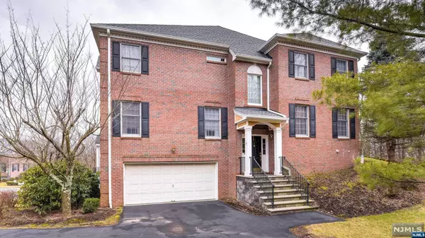 15 Spring Hill CIR, Wayne, NJ 07470